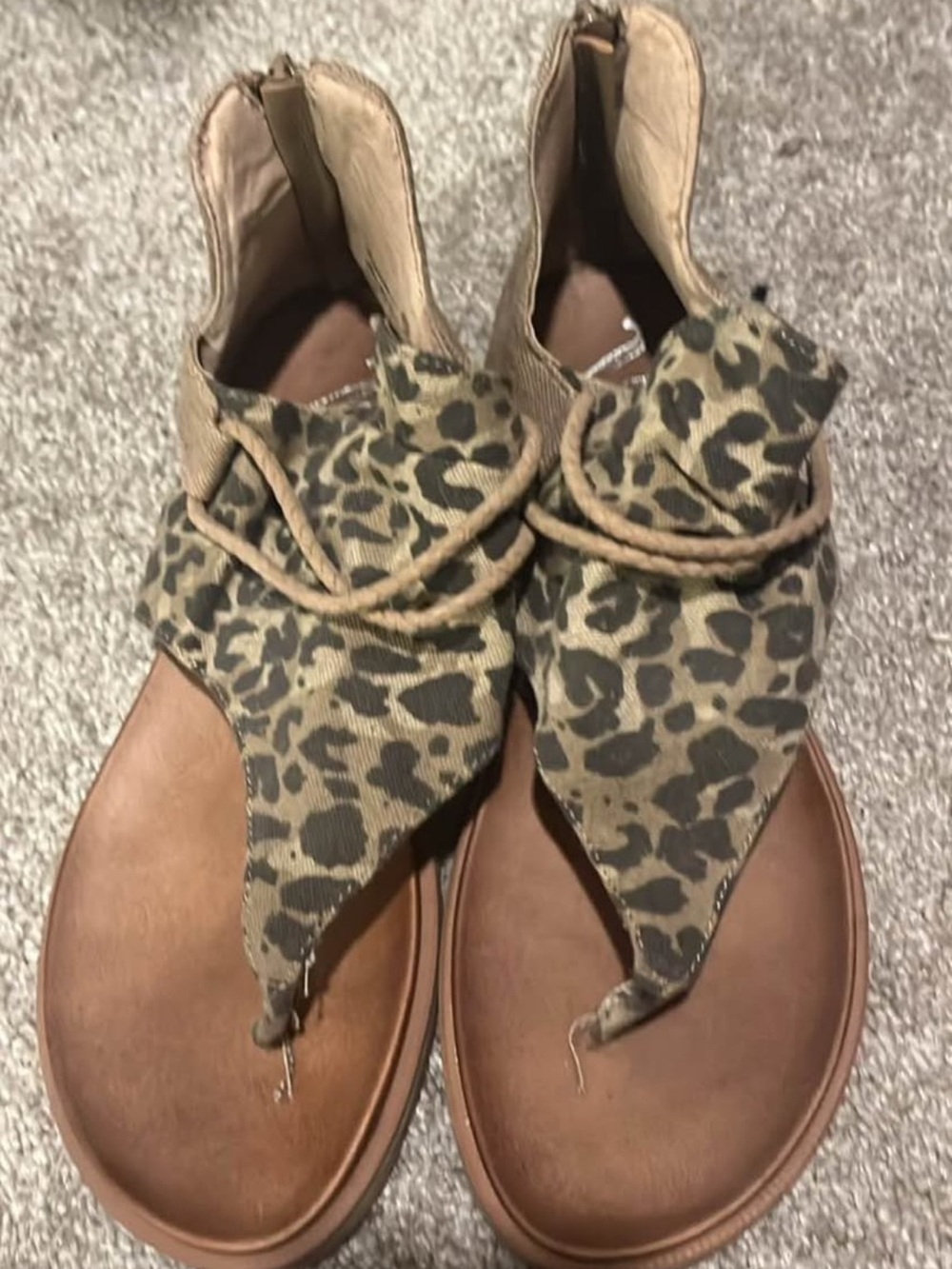 Women's Leopard Print Thong Sandals in Brown